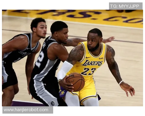 火箭队与篮网队激战正酣球迷热议比赛精彩瞬间与战术分析